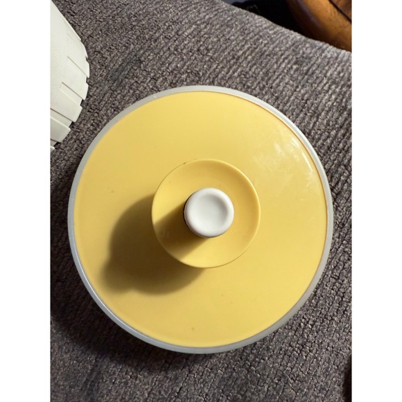 Vintage Tupperware Pitcher Carafe Cream Floral Design with Yellow Lid 874-8 - Picture 7 of 11